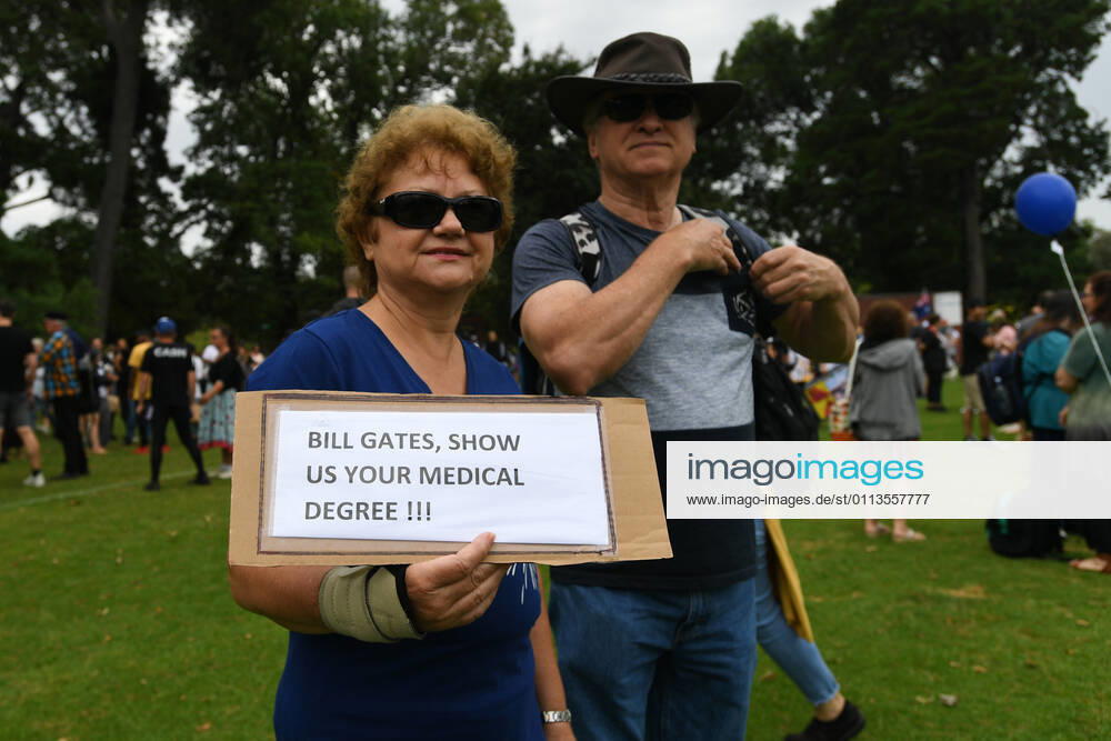 ANTI VACCINATION RALLY MELBOURNE, Protesters are seen during an anti-vaccination rally in Melbourne, Saturday, February 20, 2021. The national rollout of the Pfizer vaccine will begin on Monday in what will be the largest exercise of its kind in Australia s history. ( NO ARCHIVING, , NO USE IN BOOKS WITHOUT CONSENT MELBOURNE VIC AUSTRALIA