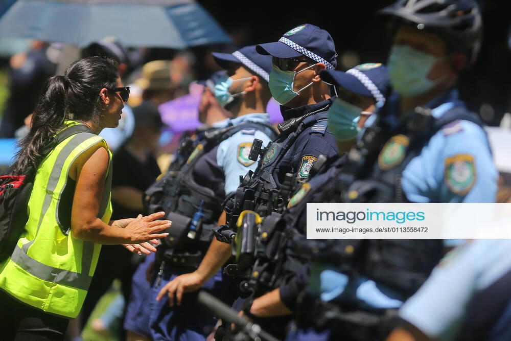 ANTI VACCINATION RALLY SYDNEY, Police officers prevent people from entering an anti-vaccination rally in Sydney, Saturday, February 20, 2021. The national rollout of the Pfizer vaccine will begin on Monday in what will be the largest exercise of its kind in Australia s history. ( NO ARCHIVING, , NO USE IN BOOKS WITHOUT CONSENT SYDNEY NSW AUSTRALIA