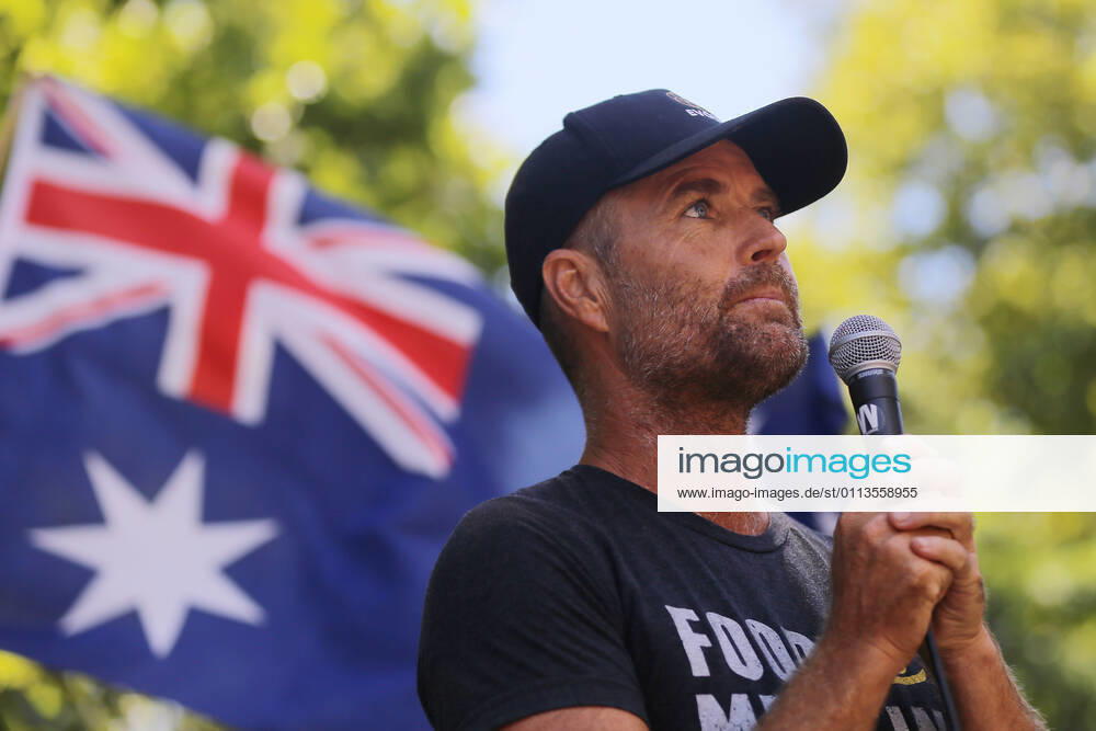 ANTI VACCINATION RALLY SYDNEY, Celebrity Chef Pete Evans speaks during an anti-vaccination rally in Sydney, Saturday, February 20, 2021. The national rollout of the Pfizer vaccine will begin on Monday in what will be the largest exercise of its kind in Australia s history. ( NO ARCHIVING, , NO USE IN BOOKS WITHOUT CONSENT SYDNEY NSW AUSTRALIA