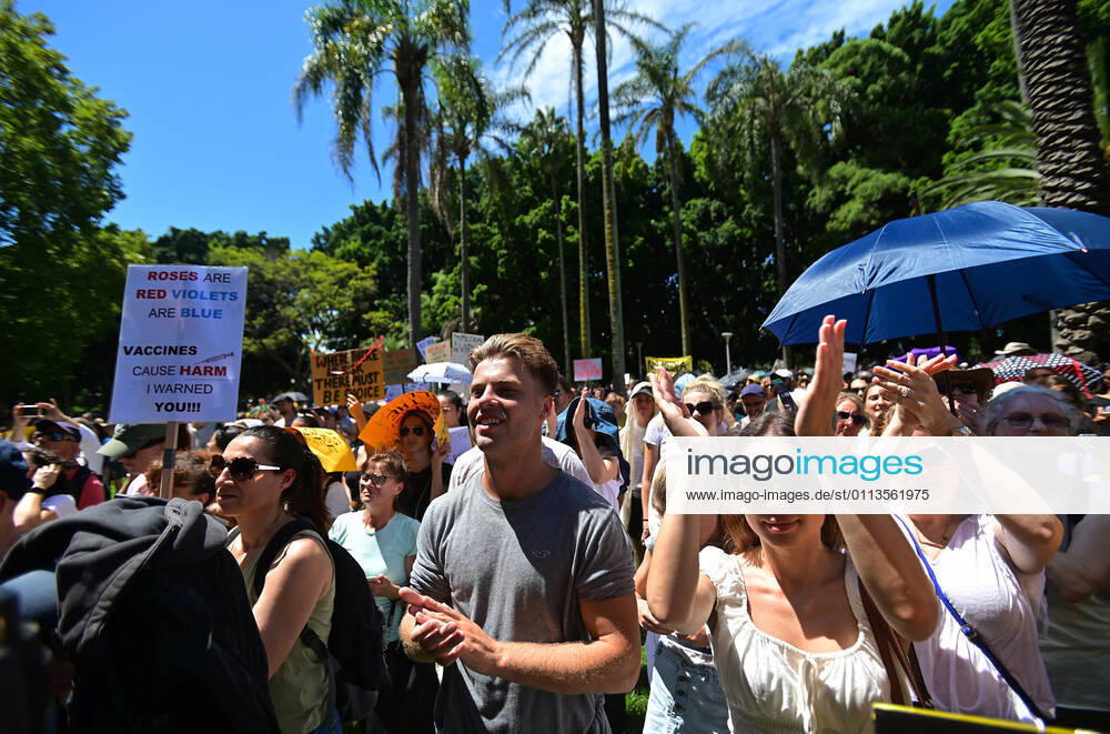 ANTI VACCINATION RALLY SYDNEY, Crowds gather during an anti-vaccination rally in Sydney, Saturday, February 20, 2021. The national rollout of the Pfizer vaccine will begin on Monday in what will be the largest exercise of its kind in Australia s history. ( NO ARCHIVING, , NO USE IN BOOKS WITHOUT CONSENT SYDNEY NSW AUSTRALIA