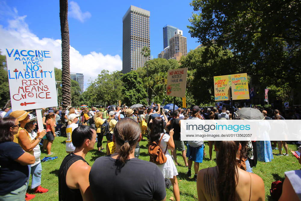 ANTI VACCINATION RALLY SYDNEY, Crowds gather during an anti-vaccination rally in Sydney, Saturday, February 20, 2021. The national rollout of the Pfizer vaccine will begin on Monday in what will be the largest exercise of its kind in Australia s history. ( NO ARCHIVING, , NO USE IN BOOKS WITHOUT CONSENT SYDNEY NSW AUSTRALIA