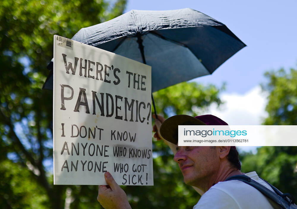 ANTI VACCINATION RALLY SYDNEY, People hold placards during an anti-vaccination rally in Sydney, Saturday, February 20, 2021. The national rollout of the Pfizer vaccine will begin on Monday in what will be the largest exercise of its kind in Australia s history. ( NO ARCHIVING, , NO USE IN BOOKS WITHOUT CONSENT SYDNEY NSW AUSTRALIA