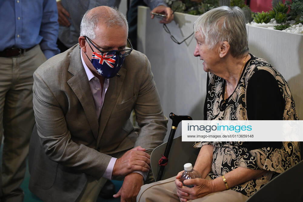 SCOTT MORRISON COVID19 VACCINATION, Australian Prime Minister Scott Morrison speaks with Aged care resident Jane Malysiak ahead of her receiving the first Codid-19 vaccine in Australia during a visit to Castle Hill Medical Centre to preview the COVID-19 vaccination program on Sunday, February 21, 2021. ( NO ARCHIVING, , NO USE IN BOOKS WITHOUT CONSENT SYDNEY NSW AUSTRALIA