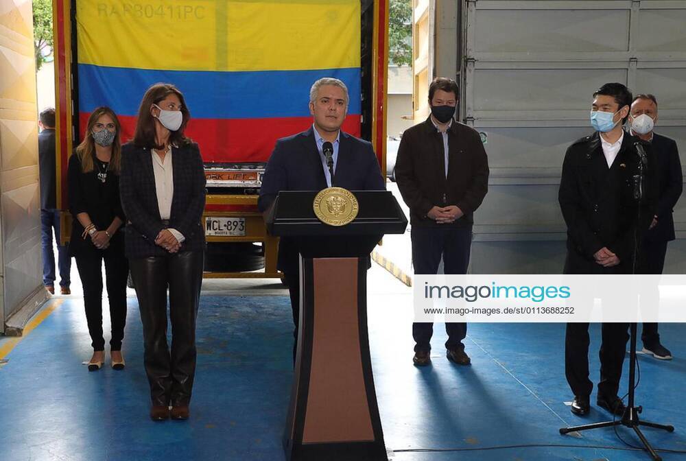 (210221) -- BOGOTA, Feb. 21, 2021 -- Colombian President Ivan Duque (4rd, R) speaks at the arrival of the first batch of vaccines from Chinese pharmaceutical company Sinovac in Bogota, Colombia, Feb. 20, 2021. Colombian President Ivan Duque on Saturday welcomed the arrival of the first batch of vaccines from Chinese pharmaceutical company Sinovac, which will be deployed throughout the national territory. ( Handout via Xinhua) COLOMBIA-BOGOTA-CHINA-VACCINE-ARRIVAL ColombianxPresidentalxOffice