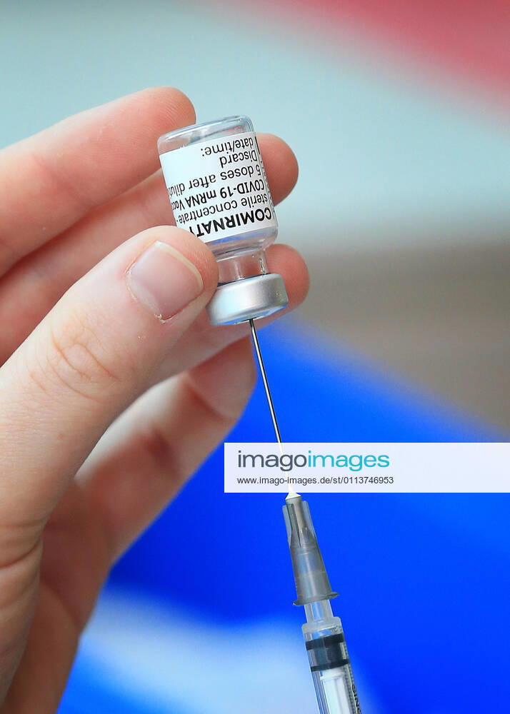 VIC COVID19 VACCINE ROLLOUT, A medical worker prepares a Pfizer coronavirus vaccination at Austin Health in Melbourne, Monday, February 22, 2021. Australia will begin its roll out of the Pfizer coronavirus vaccine on Monday, the country s most complicated logistical exercise to date. ( NO ARCHIVING, , NO USE IN BOOKS WITHOUT CONSENT MELBOURNE VIC AUSTRALIA