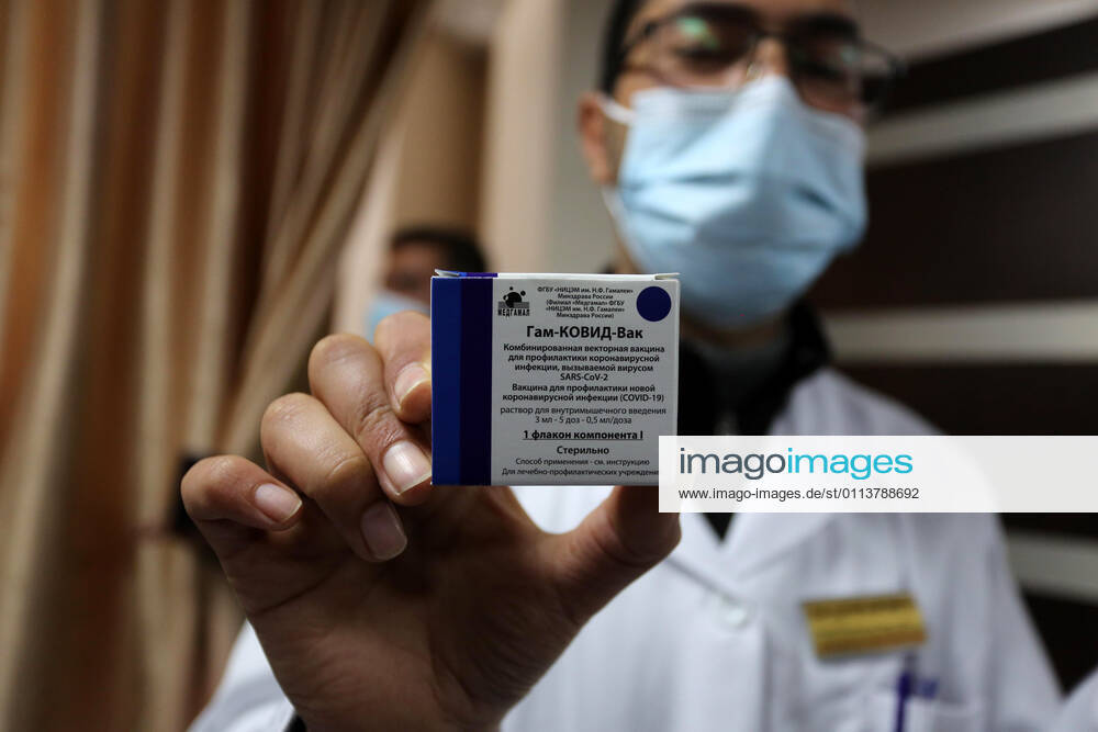Gaza city, Gaza Strip, Palestinian Territory: Palestinian doctors receive the first dose of a COVID-19 vaccine at the Ministry of Health, in Gaza city, on February 22, 2021. Around 20,000 coronavirus vaccine doses from the UAE arrived in Gaza Sunday Gaza city Palestinian Territory - ZUMAap3_ 20210222_zaf_ap3_007