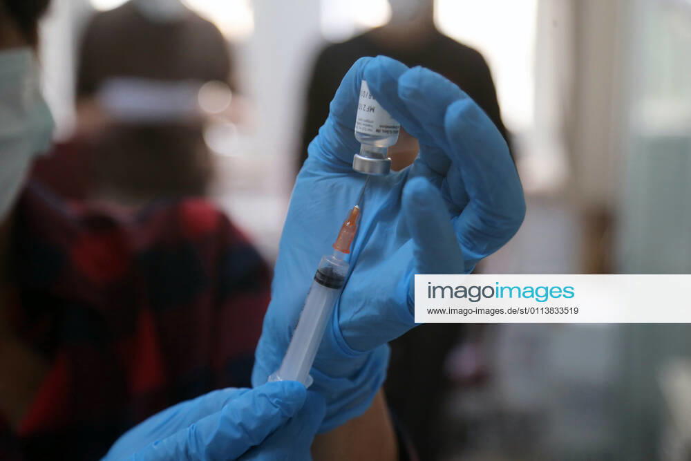 (210222) -- ANKARA, Feb. 22, 2021 -- A nurse prepares the COVID-19 vaccine in Ankara, Turkey, on Feb. 22, 2021. Turkey on Monday confirmed 8,104 new COVID-19 cases, including 623 symptomatic patients, taking the total number of positive cases in the country to 2,646,526. Turkey started mass COVID-19 vaccination on Jan. 14 after the authorities approved the emergency use of the Chinese CoronaVac vaccine. More than 5,939,000 people have been vaccinated so far. (Photo by Xinhua) TURKEY-ANKARA-COVID-19-VACCINATION MustafaxKaya