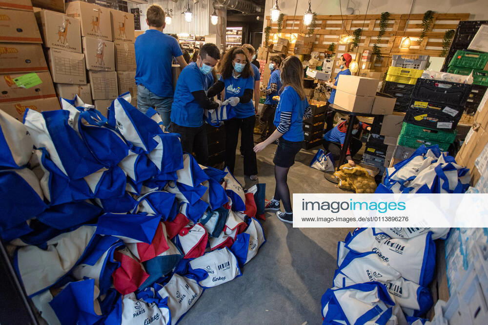 (210222) -- PARIS, Feb. 22, 2021 -- Volunteers prepare free food for people in precarious situations during the COVID-19 pandemic in Paris, France, on Feb. 22, 2021. (Photo by Xinhua) FRANCE-PARIS-COVID-19-FREE FOOD-DISTRIBUTION AurelienxMorissard