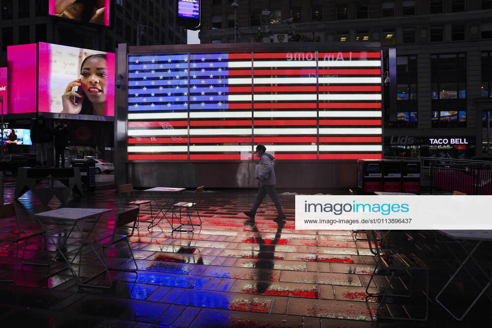 (210223) -- NEW YORK, Feb. 23, 2021 -- A man walks on Times Square in New York, the United States, Feb. 22, 2021. The United States reached the grim milestone of half a million coronavirus deaths on Monday, according to the Center for Systems Science and Engineering (CSSE) at Johns Hopkins University. ) U.S.-NEW YORK-COVID-19-DEATH-HALF A MILLION WangxYing