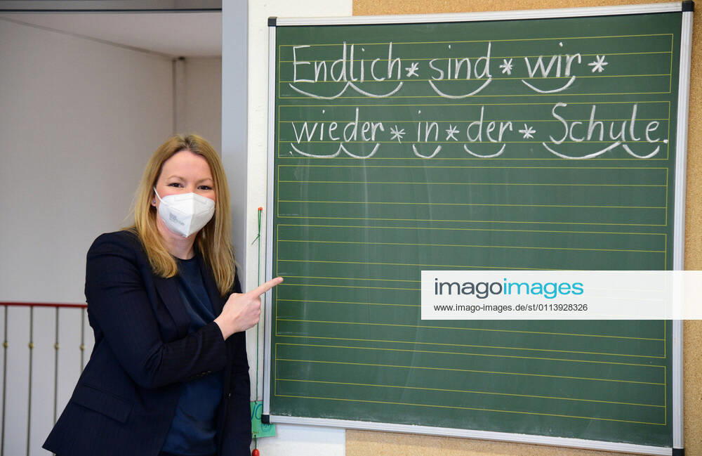 Saarlands Bildungsministerin Christine Streichert-Clivot (SPD) besucht zum Start des Wechselunterrichts nach dem 2. Lockdown am Montag (22.2.2021) die Grundschule in Lautzkirchen.