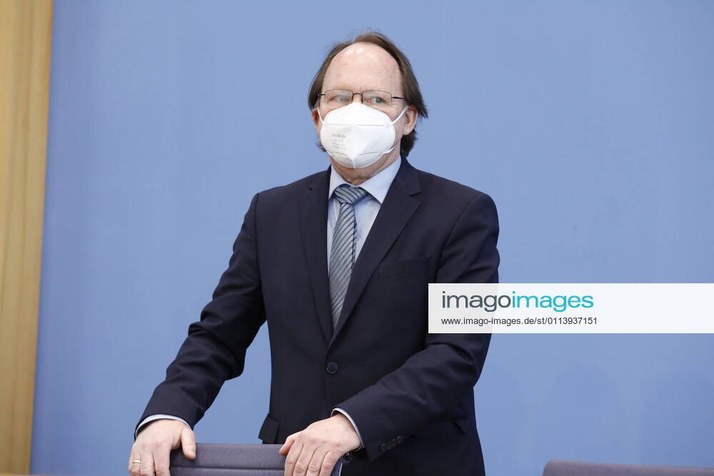 Hans-Ulrich Gerland, Leitender Beamter, Deutschland, Berlin, Bundespressekonferenz, Thema: Vorstellung des Jahresberichtes 2020