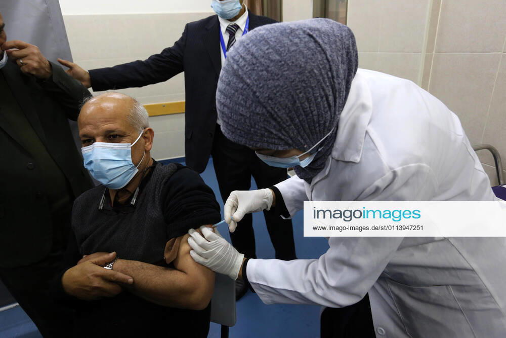 Khan Yunis, Gaza Strip, Palestinian Territory: A Palestinian health worker administers a dose of the Russian Sputnik V coronavirus vaccine to a man, at European Hospital, in Khan Yunis, in the southern Gaza Strip on February 23, 2021. Around 20,000 coronavirus vaccine doses from the UAE arrived in Gaza, a delivery reportedly orchestrated by a rival of Palestinian president Mahmud Abbas three months before scheduled Palestinian elections Khan Yunis Palestinian Territory - ZUMAap3_ 20210223_zaf_ap3_055