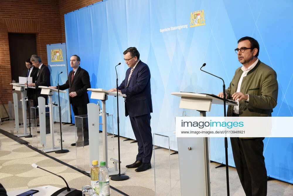 Michael Piazolo, Hubert Aiwanger, Florian Herrmann und Klaus Holetschek bei der Pressekonferenz zu den aktuellen Beratungen zur Corona-Pandemie im Prinz-Carl-Palais. München