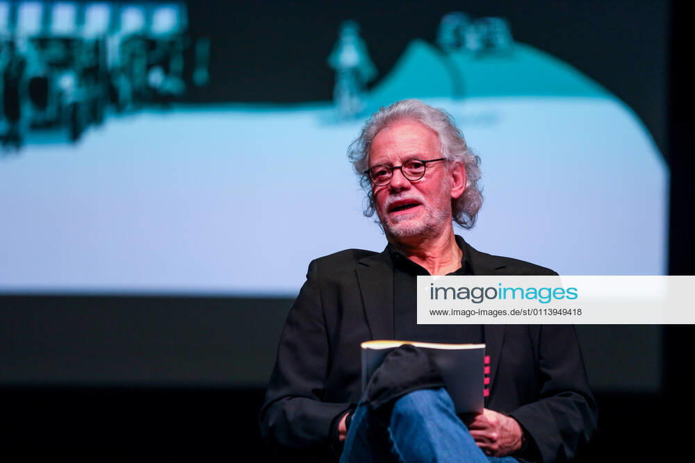DEU, Deutschland, Nordrhein-Westfalen, Münster, 23.02.2021: Theater Münster, Pressetermin, Vorstellung des Spielplans für die kommenden Saison 2021 22. Ulrich Peters, Generalintendant
