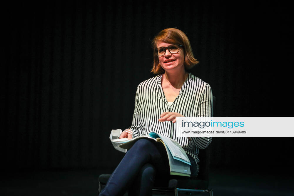 DEU, Deutschland, Nordrhein-Westfalen, Münster, 23.02.2021: Theater Münster, Pressetermin, Vorstellung des Spielplans für die kommenden Saison 2021 22. Susanne Ablaß, Operndirektorin