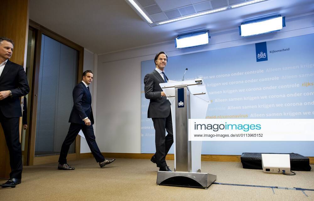 DEN HAAG - Minister-president Mark Rutte en minister Hugo de Jonge (Volksgezondheid, Welzijn en Sport) tijdens een persconferentie over de coronamaatregelen. De avondklok wordt verlengd omdat het kabinet de maatregel nodig denkt te hebben om ruimte te cre˜ren voor andere versoepelingen. ANP SEM VAN DER WAL