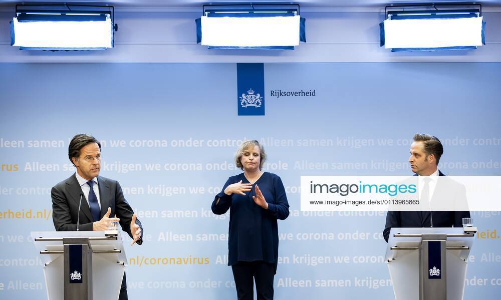 DEN HAAG - Minister-president Mark Rutte en minister Hugo de Jonge (Volksgezondheid, Welzijn en Sport) tijdens een persconferentie over de coronamaatregelen. De avondklok wordt verlengd omdat het kabinet de maatregel nodig denkt te hebben om ruimte te cre˜ren voor andere versoepelingen. ANP SEM VAN DER WAL