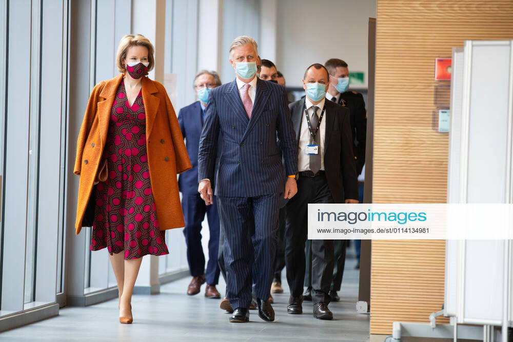 Queen Mathilde of Belgium and King Philippe - Filip of Belgium a royal visit to the Hopital Civil Marie Curie hospital in Lodelinsart, Thursday 25 February 2021. POOL POOLxALAINxROLLAND 2650899