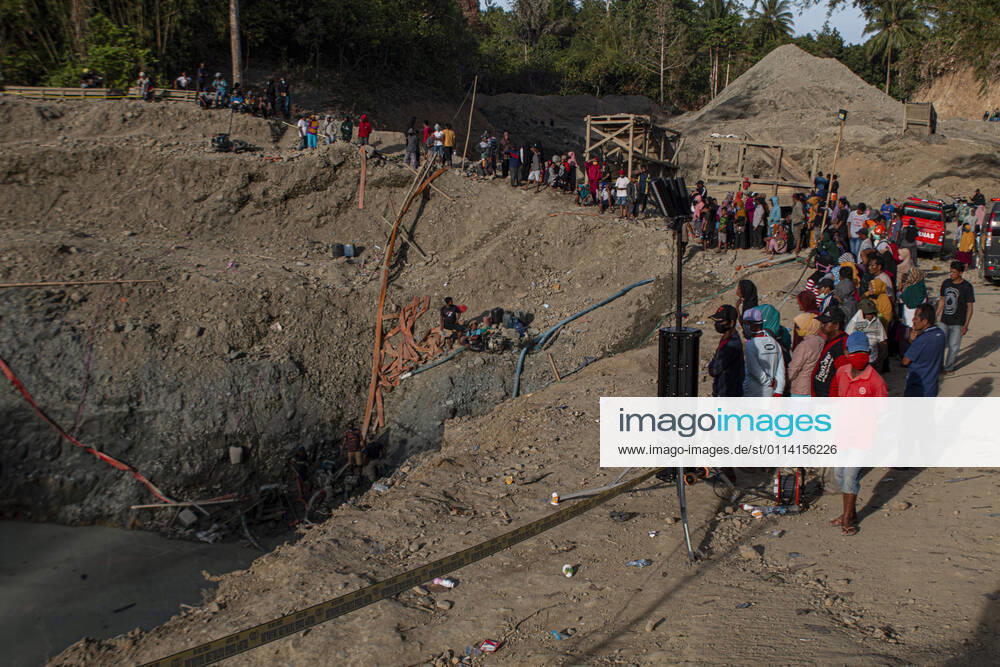 6 People Killed in Illegal Mining A number of residents witnessed the search for victims buried by landslides in an illegal gold mine pit in Buranga Village, Ampibabo District, Parigi Moutong District, Central Sulawesi Province, Indonesia, February 25, 2021. 23 people were victims of a landslide disaster that occurred Wednesday, February 24, 2021. In among them, six people died, five people were injured, 11 people survived, and one person is still in search.