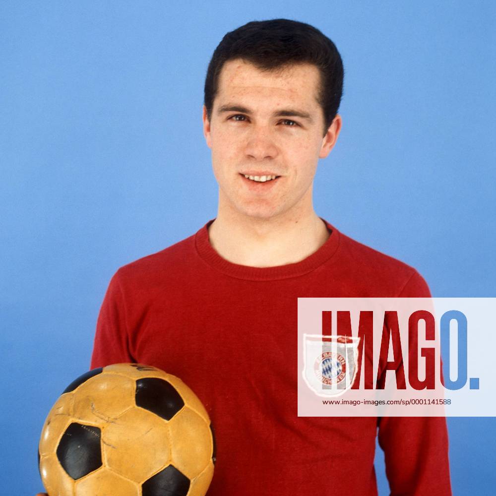 Franz Beckenbauer (FC Bayern München) Fußball 1. BL Herren DEUTSCHSPRACHIGE SPORTZEITSCHRIFTEN UND -ZEITUNGEN NUR NACH RÜCKSPRACHE, Saison 1965 1966 Porträt Aufnahmedatum geschätzt