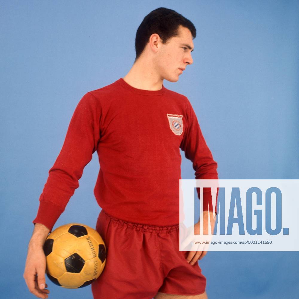 Franz Beckenbauer (FC Bayern München) Fußball 1. BL Herren DEUTSCHSPRACHIGE SPORTZEITSCHRIFTEN UND -ZEITUNGEN NUR NACH RÜCKSPRACHE, Saison 1965 1966 Einzelbild Aufnahmedatum geschätzt