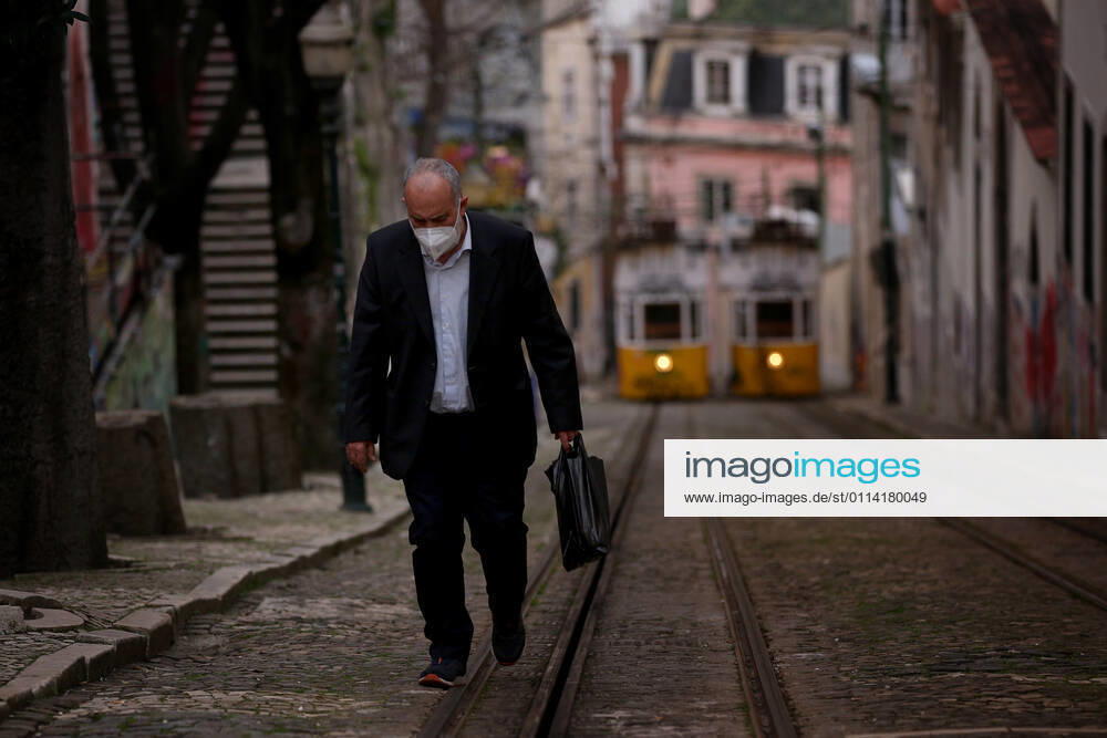 A men wearing a face mask is seen in Lisbon, Portugal on February 25, 2021. Portugal s parliament approved on Thursday the renewal of the state of emergency in the country through March 16, allowing the government to keep all lockdown and anti-COVID-19 measures in place. Lisbon Portugal - ZUMAf123 20210225_zap_f123_001