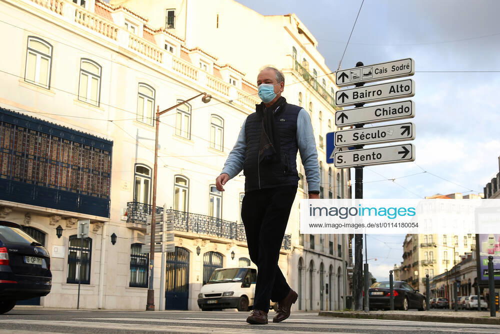 A men wearing a face mask is seen in Lisbon, Portugal on February 25, 2021. Portugal s parliament approved on Thursday the renewal of the state of emergency in the country through March 16, allowing the government to keep all lockdown and anti-COVID-19 measures in place. Lisbon Portugal - ZUMAf123 20210225_zap_f123_003
