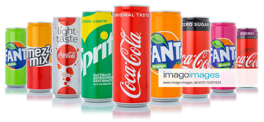 Stuttgart, Deutschland - 11 Januar 2021: Coca Cola Coca-Cola Produkte Fanta Sprite Limonade Getränke in Dose Freisteller freigestellt isoliert in Stuttgart in Deutschland
