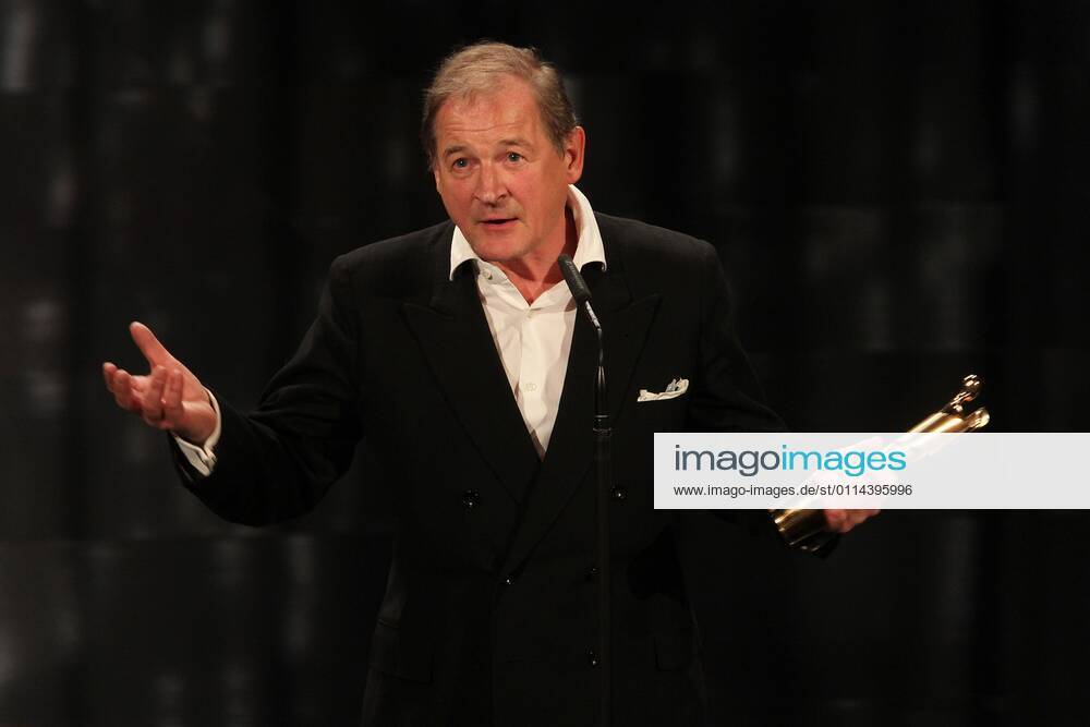 Deutscher Filmpreis 2010 Beste maennliche Hauptrolle Preistraeger Burghart Klaußner - Deutscher Filmpreis 2010 - Deutsche Filmakademie verleiht im Friedrichstadtpalast in Berlin.