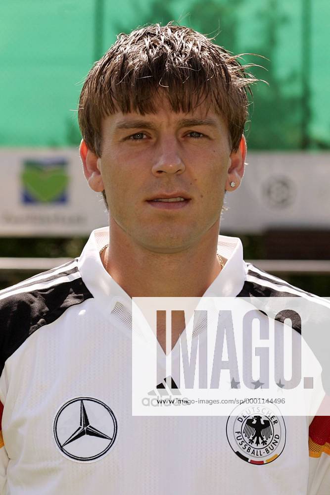Bernd Schneider (Deutschland) Fußball EM Herren Vorschau Europameisterschaft 2004, Euro, Vorstellung, Präsentation, Pressetermin, Porträttermin Porträt