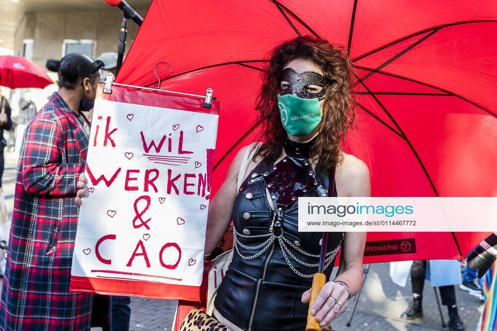 DEN HAAG - 02-03-2021, Hofplaats. Sexworkers protest against not be able to work yet. Sexwerkers protesteren omdat ze nog niet aan het werk mogen. Sexworkers protest against not be able to work x10961423x