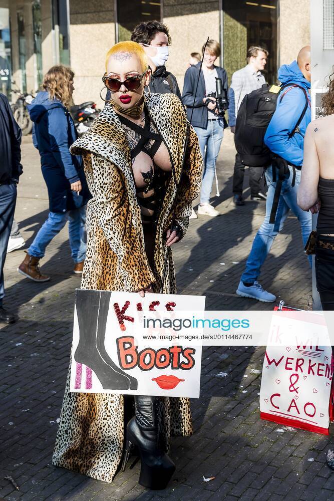 DEN HAAG - 02-03-2021, Hofplaats. Sexworkers protest against not be able to work yet. Sexwerkers protesteren omdat ze nog niet aan het werk mogen. Sexworkers protest against not be able to work x10961426x