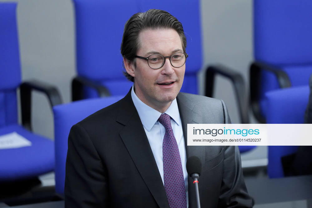 214. Bundestagssitzung und Debatte Aktuell, 03.03.2021, Berlin, Andreas Scheuer der Bundesminister fuer Verkehr und digitale Infrastruktur im Portrait lachend bei der Befragung der Bundesregierung bei der 214. Sitzung des Deutschen Bundestag in Berlin Berlin Berlin Deutschland