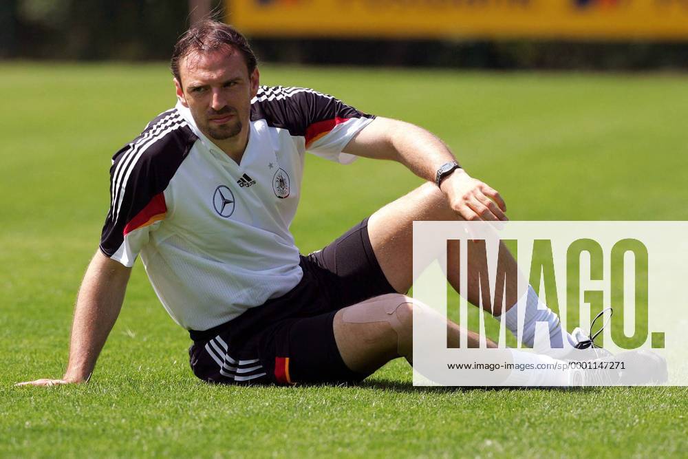 Jens Nowotny (Deutschland) Fußball EM Herren Vorbereitung Euro 2004, Europameisterschaft, Training, Vdig Einzelbild Winden Elztal