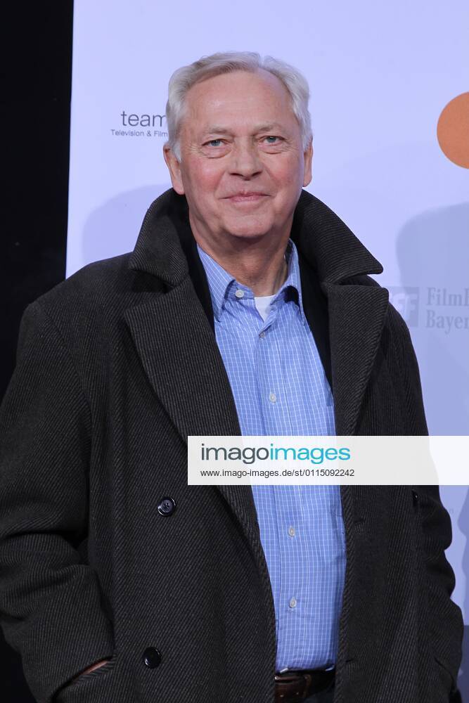 Uwe Karsten Heye bei der Premiere von - SCHICKSALSJAHRE - in der Astor Filmlounge am Kurfuerstendamm in Berlin . Am Sonntag, 13. Februar, und Montag, 14. Februar 2011 sendet das ZDF den zweiteiligen Film.