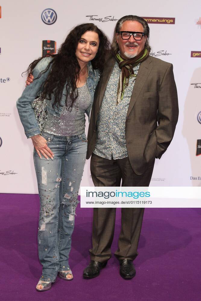 Beim Echo 2011 - dem Deutschen Musikpreis am Roten Teppich in der Messe Berlin am Funkturm. Es ist der 20. Echo. 20 Jahre Echo.