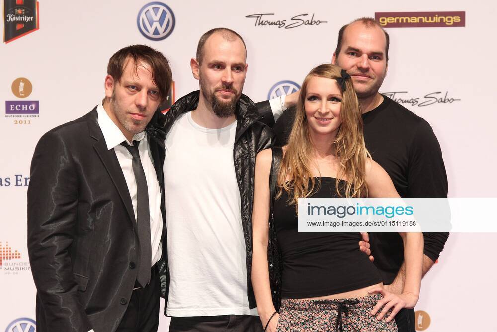Guano Apes beim Echo 2011 - dem Deutschen Musikpreis am Roten Teppich in der Messe Berlin am Funkturm. Es ist der 20. Echo. 20 Jahre Echo.