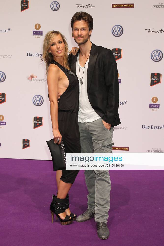 Annemarie warnkross und wayne carpendale beim Echo 2011 - dem Deutschen Musikpreis am Roten Teppich in der Messe Berlin am Funkturm. Es ist der 20. Echo. 20 Jahre Echo.