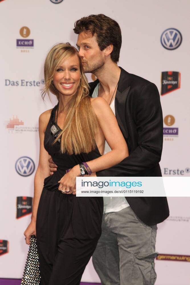 Annemarie warnkross und wayne carpendale beim Echo 2011 - dem Deutschen Musikpreis am Roten Teppich in der Messe Berlin am Funkturm. Es ist der 20. Echo. 20 Jahre Echo.
