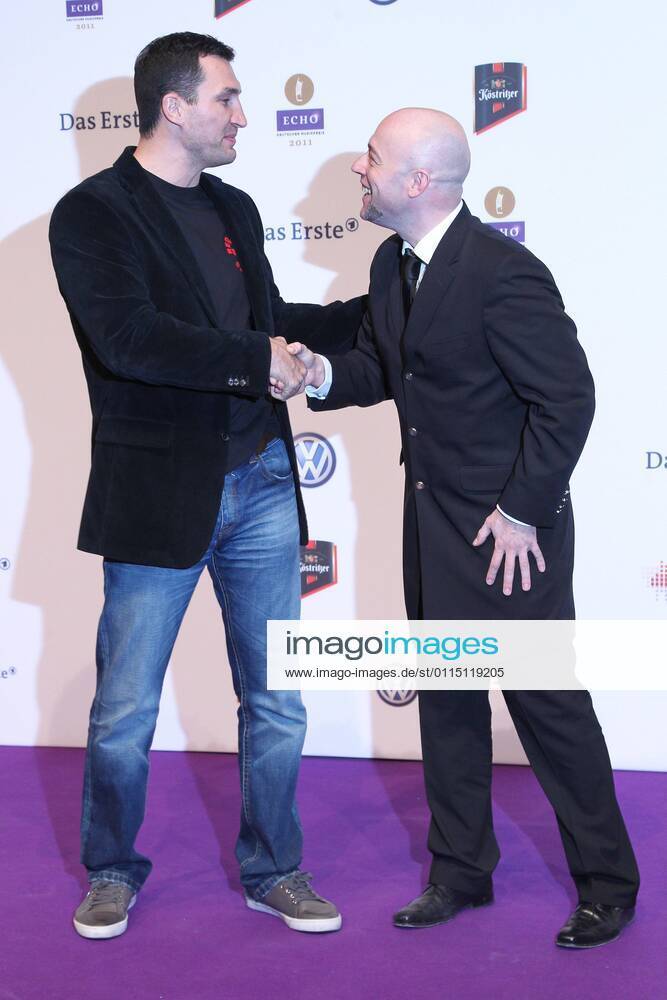 Der Graf von Unheilig und Wladimir Klitschkow beim Echo 2011 - dem Deutschen Musikpreis am Roten Teppich in der Messe Berlin am Funkturm. Es ist der 20. Echo. 20 Jahre Echo.