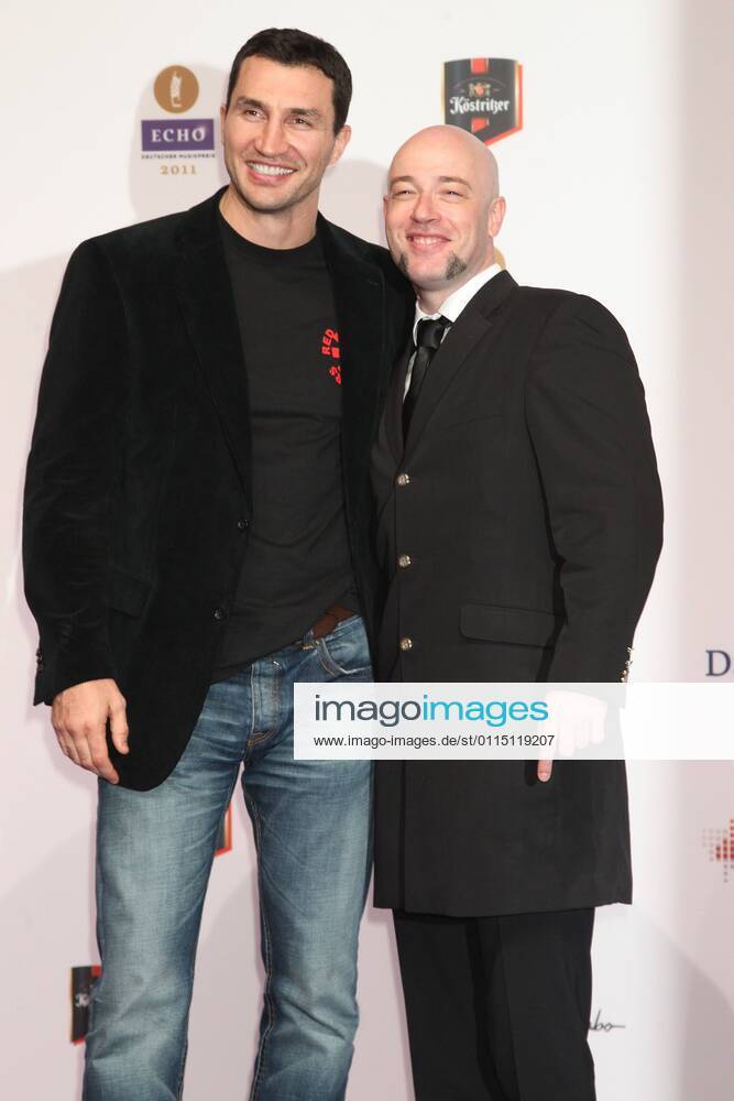 Der Graf von Unheilig und Wladimir Klitschkow beim Echo 2011 - dem Deutschen Musikpreis am Roten Teppich in der Messe Berlin am Funkturm. Es ist der 20. Echo. 20 Jahre Echo.
