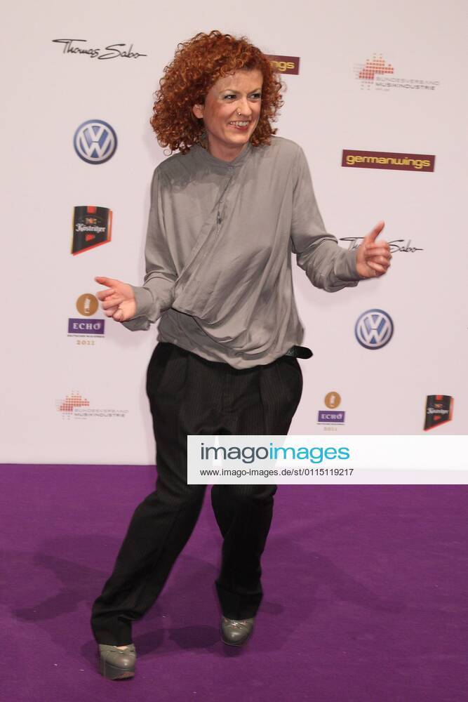 Lucy Diakovska beim Echo 2011 - dem Deutschen Musikpreis am Roten Teppich in der Messe Berlin am Funkturm. Es ist der 20. Echo. 20 Jahre Echo.