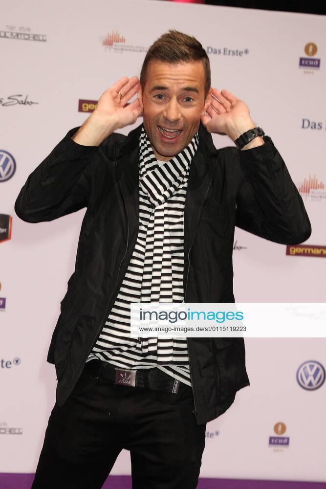 Kai Pflaume beim Echo 2011 - dem Deutschen Musikpreis am Roten Teppich in der Messe Berlin am Funkturm. Es ist der 20. Echo. 20 Jahre Echo.