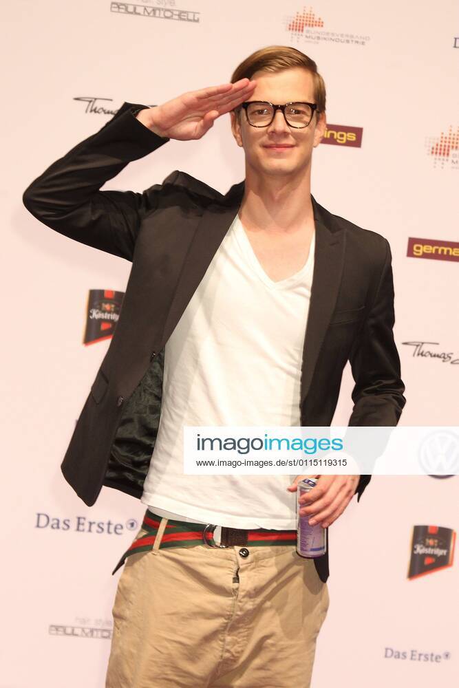 Joko Winterscheid beim Echo 2011 - dem Deutschen Musikpreis am Roten Teppich in der Messe Berlin am Funkturm. Es ist der 20. Echo. 20 Jahre Echo.
