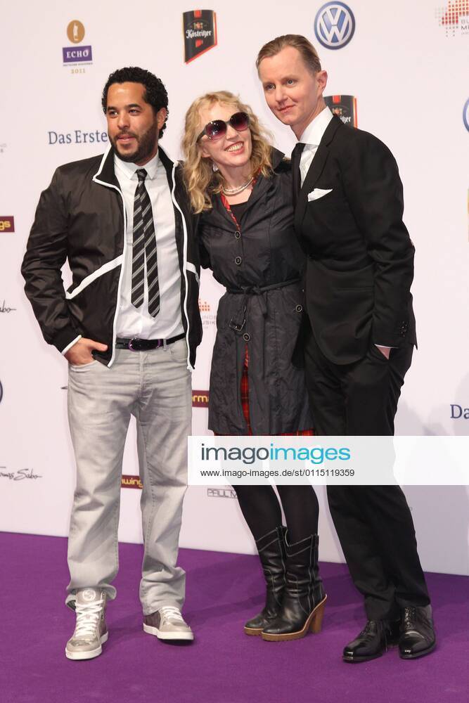 Adel Tawil, Annette Humpe und Max Raabe beim Echo 2011 - dem Deutschen Musikpreis am Roten Teppich in der Messe Berlin am Funkturm. Es ist der 20. Echo. 20 Jahre Echo.