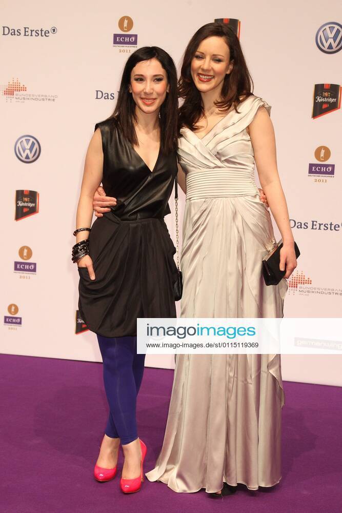 Jasmin Wagner und Sibell Kekilli beim Echo 2011 - dem Deutschen Musikpreis am Roten Teppich in der Messe Berlin am Funkturm. Es ist der 20. Echo. 20 Jahre Echo.