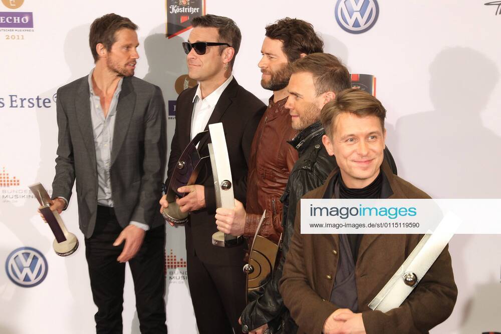 Preistraeger Take That mit Robbie Williams beim Echo 2011 - dem Deutschen Musikpreis an der Preistraeger Wand in der Messe Berlin am Funkturm. Es ist der 20. Echo. 20 Jahre Echo.