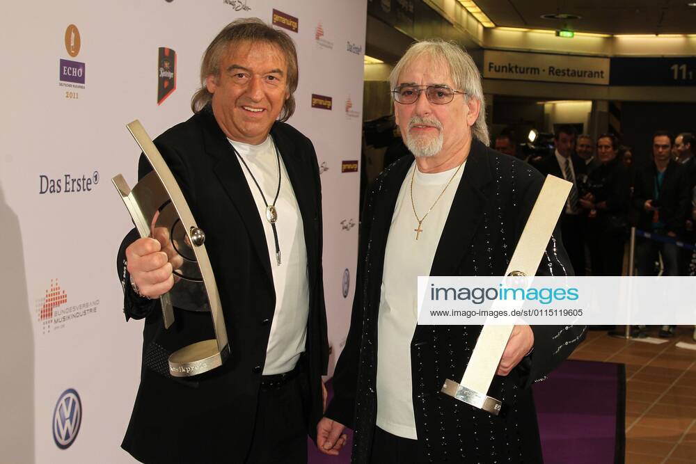 Preistraeger Amigos beim Echo 2011 - dem Deutschen Musikpreis an der Preistraeger Wand in der Messe Berlin am Funkturm. Es ist der 20. Echo. 20 Jahre Echo.