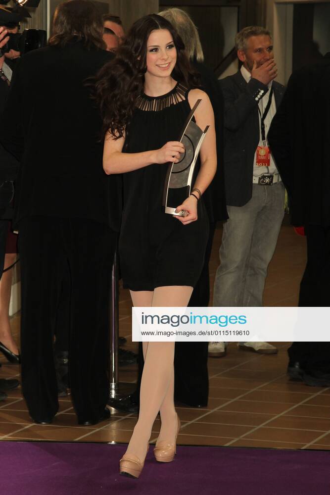 Preistraegerin Lena Meyer-Landrut beim Echo 2011 - dem Deutschen Musikpreis an der Preistraeger Wand in der Messe Berlin am Funkturm. Es ist der 20. Echo. 20 Jahre Echo.