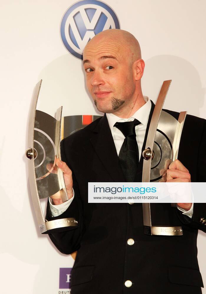 Preisträger Der Graf vcon der Band Unheilig bei der Verleihung des Musikpreis der Echo 2011 in den Messehallen am Funkturm in Berlin